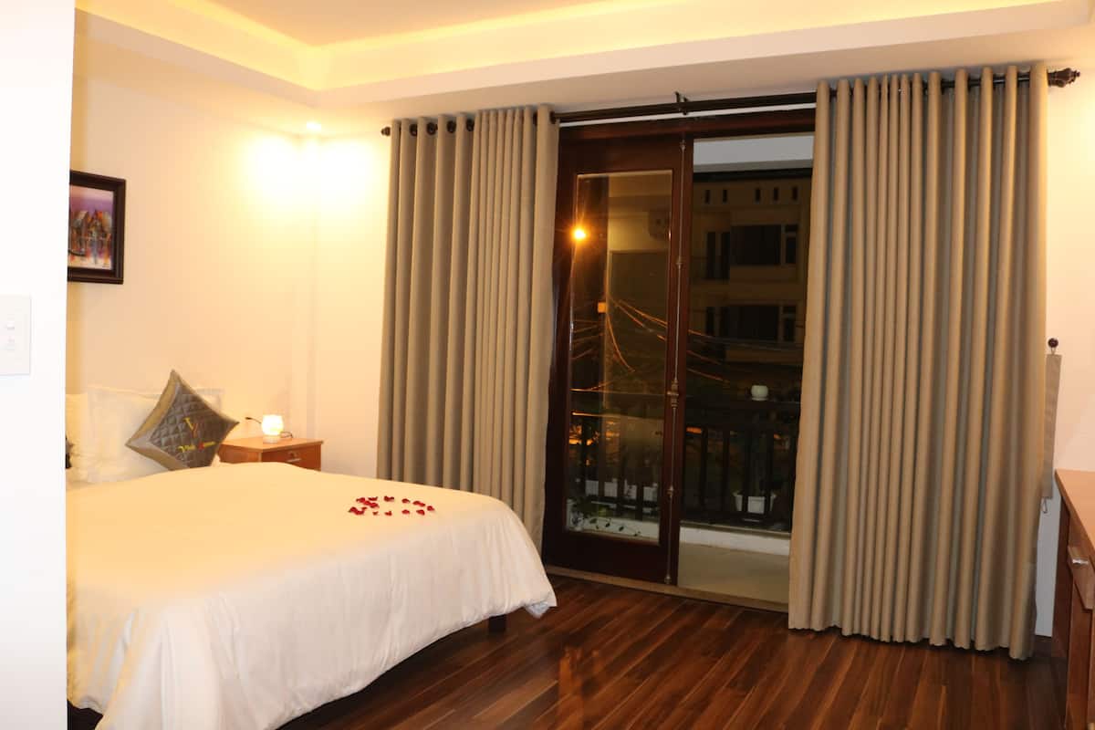Double Room, Balcony | Minibar, desk, free WiFi