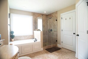 Hair dryer, towels, soap, toilet paper - Masters Rental-Augusta GA (Evans)