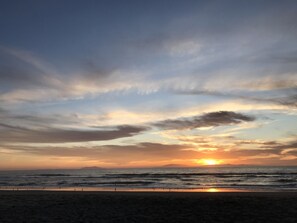 In Strandnähe, Liegestühle, Strandtücher