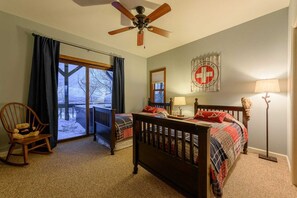 4 bedrooms, iron/ironing board, travel cot, free WiFi - Scenic Mountain Lodge near Activities (Boone)