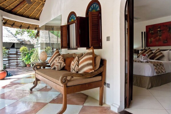 5 bedrooms, bed sheets - Peaceful Oasis 5BR Villa, Umalas! 4Min Drive To Eat Street & Seminyak Square! (Kerobokan)