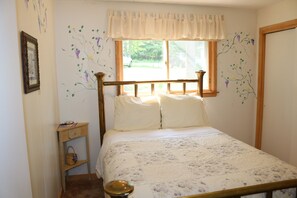 2 bedrooms, WiFi, bed sheets, wheelchair access