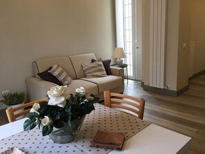 Double Room, Non Smoking | Living area | Flat-screen TV - Dimora Spina in Centro (Campobasso)