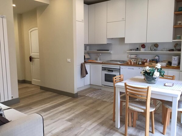 Fridge, microwave, oven, stovetop