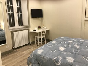Double Room, Non Smoking | Desk, iron/ironing board, free cribs/infant beds, rollaway beds