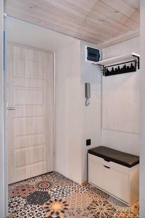 LĂ€genhet - mezzanine | Vardagsrum | 40-tums platt-tv med kabelkanaler och tv