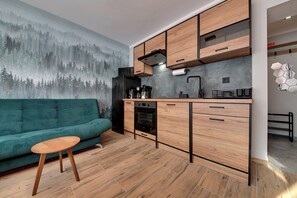 Apartment | Private kitchenette | Fridge, stovetop, dishwasher, coffee/tea maker - RentPlanet - Apartament Bronka Czecha (Swieradow-Zdroj)