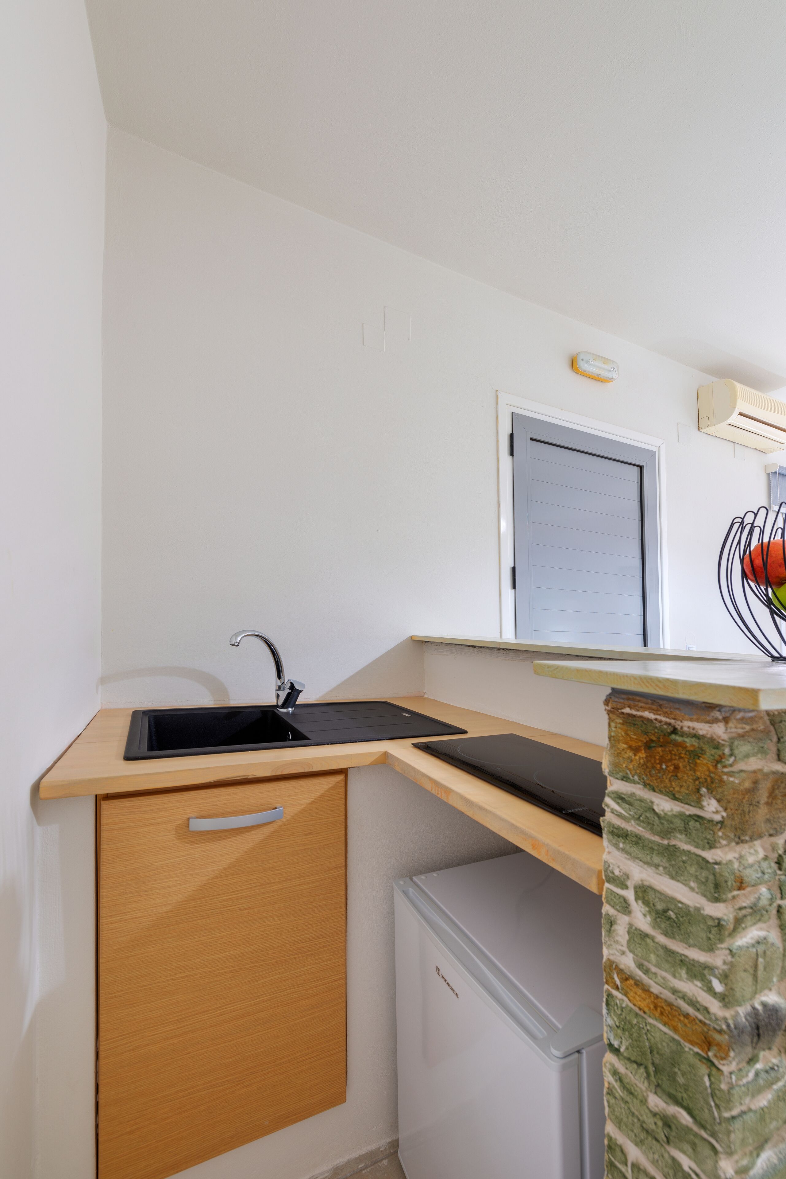 deluxe double hot tub | 1 bedroom, premium bedding, in-room safe, individually decorated