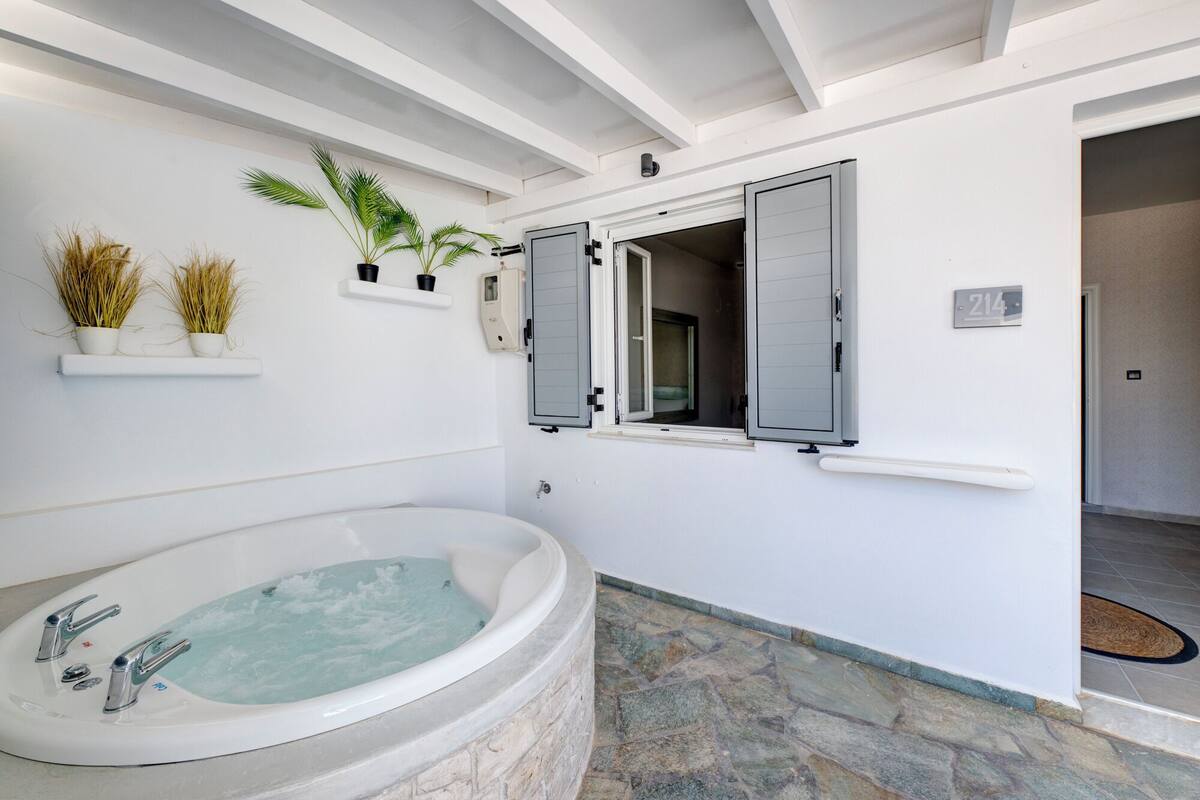 1 bedroom, premium bedding, in-room safe, individually decorated