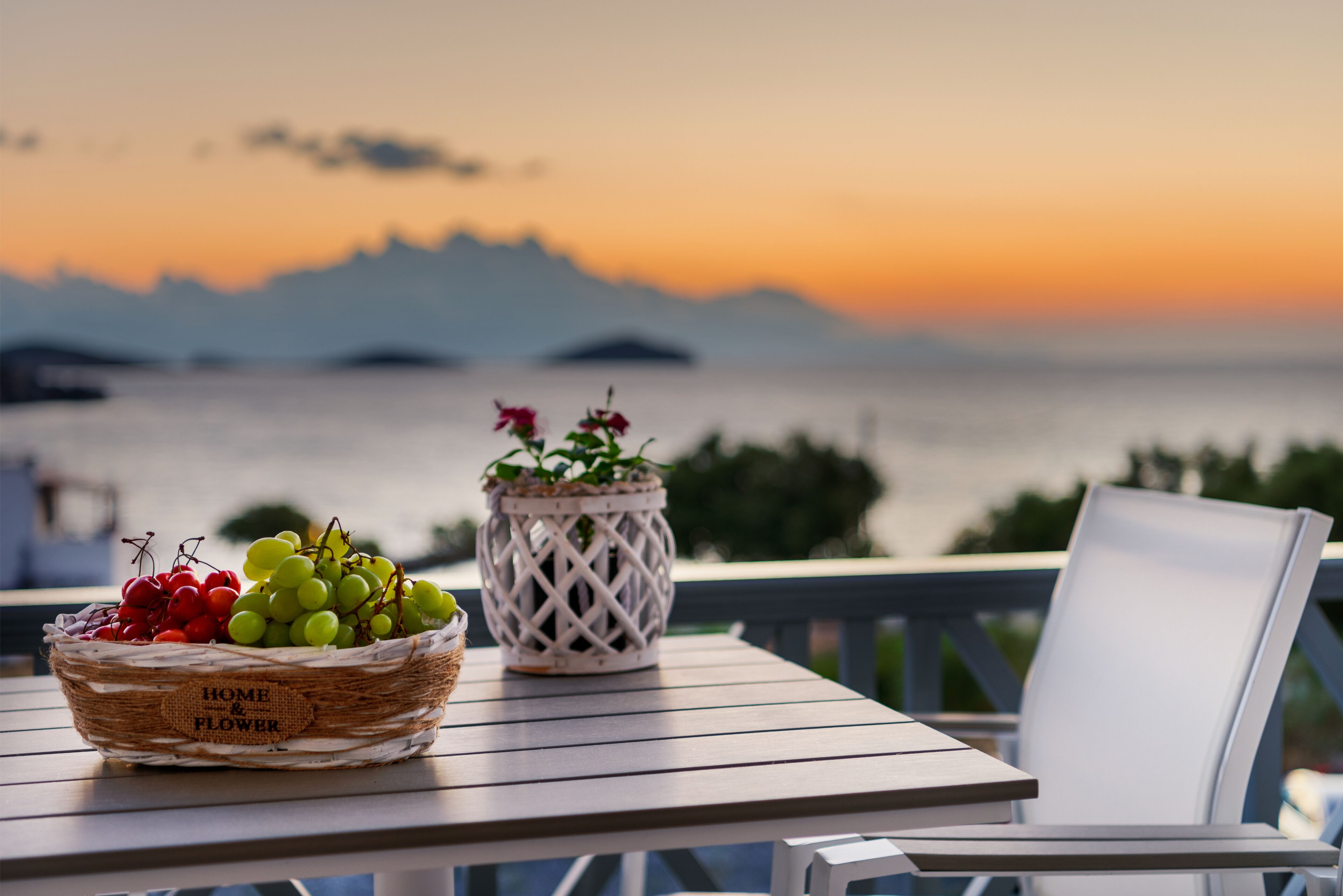 luxury spa suite sea view | 1 bedroom, premium bedding, in-room safe, individually decorated