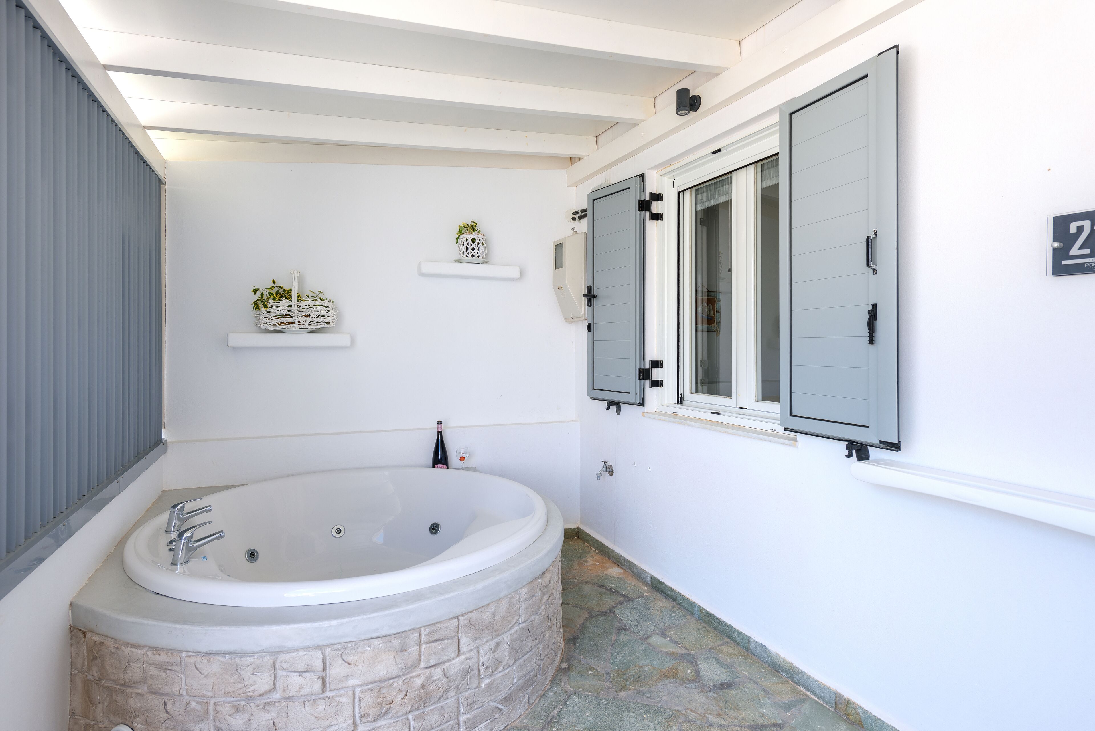 deluxe double hot tub | 1 bedroom, premium bedding, in-room safe, individually decorated