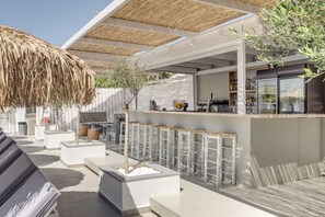 Poolside bar