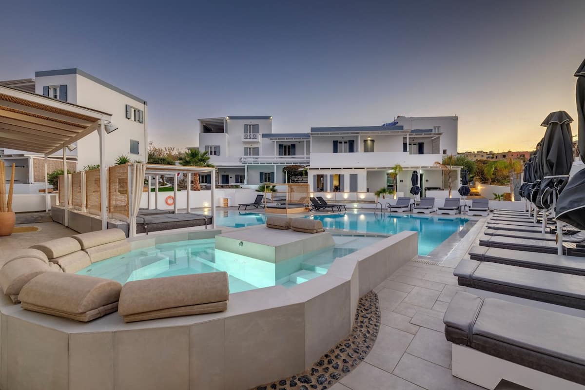 Deluxe Double Pool View | 1 habitación y ropa de cama de alta calidad