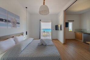 Premium bedding, in-room safe, individually decorated