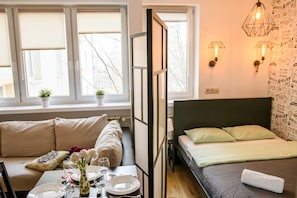 Apartment | Living area | 40-inch flat-screen TV with cable channels, TV - Chmielna Superior (Warsaw)