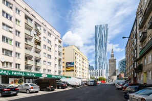 إطلالة على الشارع