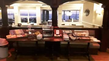 Daily full breakfast (GBP 10.95 per person)