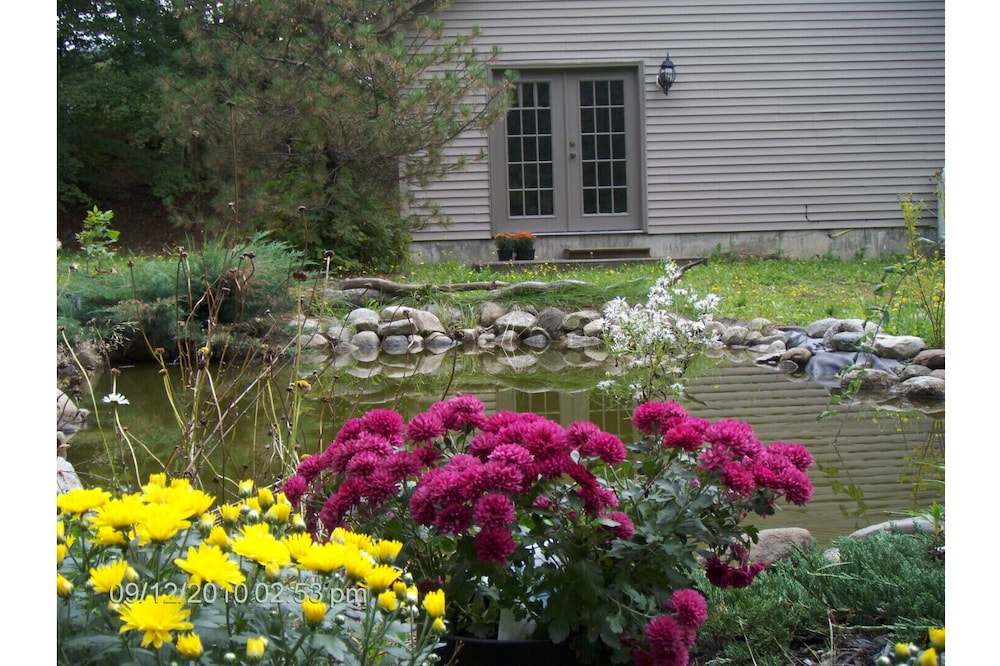 White Mountain Retreat - Family/Pet Friendly- Year Round : bike & walking trail