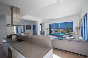 Villa, 4 Schlafzimmer, eigener Pool | Eigene Küche | Großer Kühlschrank, Mikrowelle, Ofen, Herdplatte