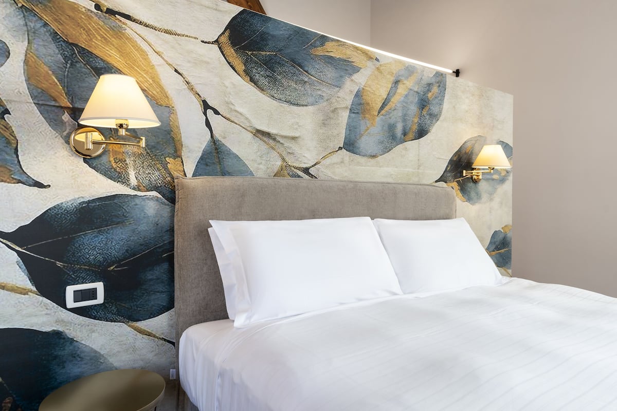 junior room | 1 bedroom, down duvets, minibar, in-room safe