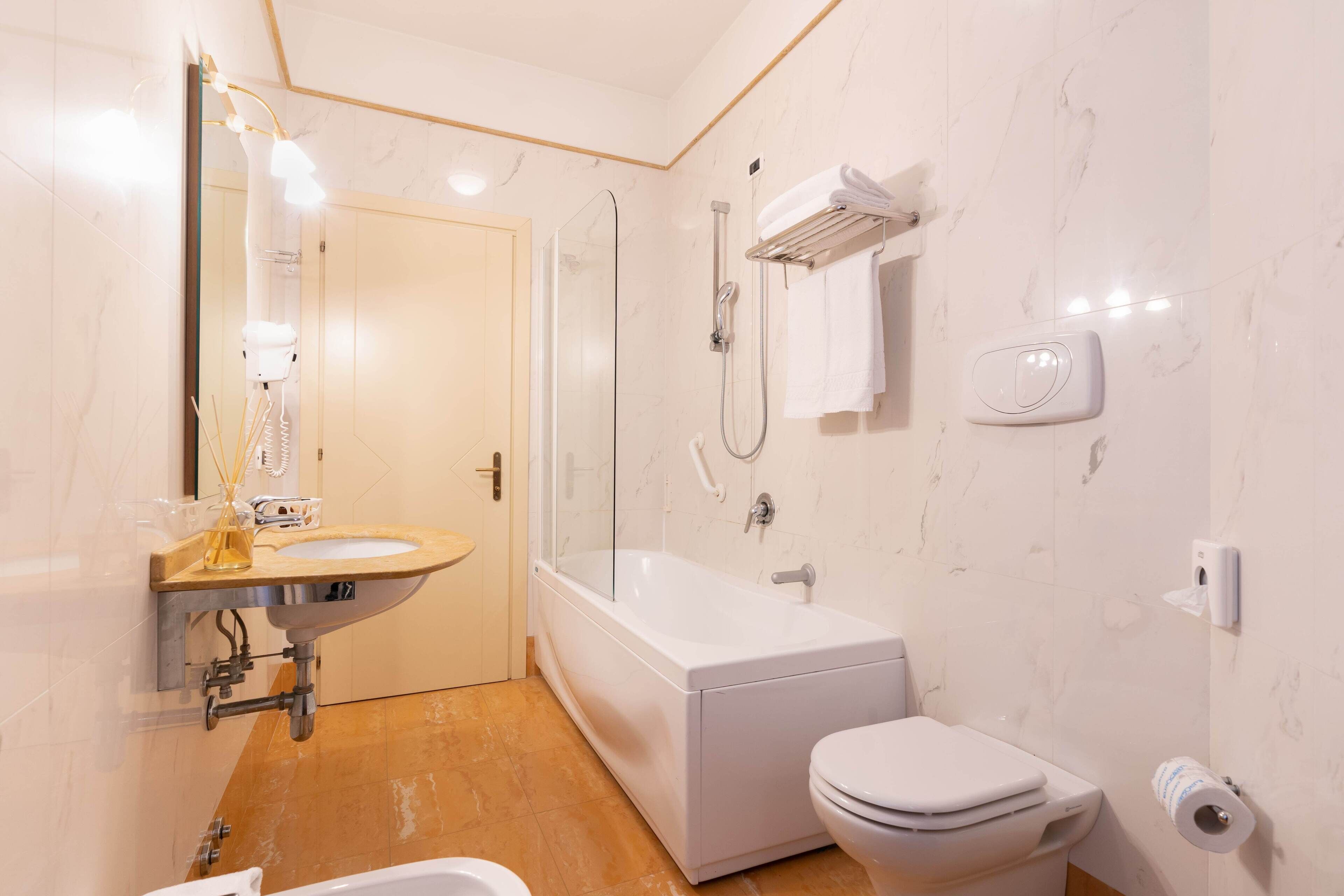 1 bedroom, down duvets, minibar, in-room safe