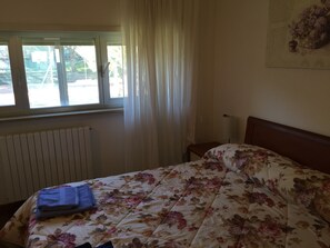 Basic Double Room, 1 Bedroom, Smoking, Hill View | Blackout curtains, free cots/infant beds, free WiFi, bed sheets - Dimora Spina (Ferrazzano)