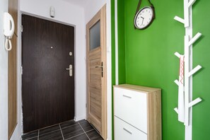 40-inch Smart TV with premium TV channels, TV