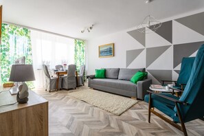 Apartment | Living area | 40-inch Smart TV with premium channels, TV - Chmielna Deluxe (Warsaw)