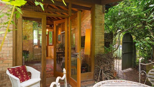 Hill Haven Daylesford ~ Beautiful Garden Cottage