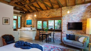 TV, fireplace