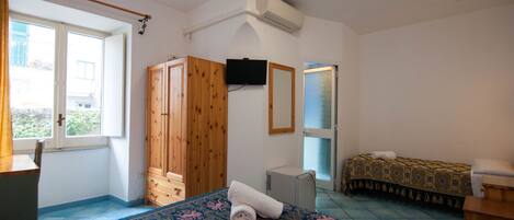 Triple Room, Non Smoking | Desk, blackout curtains, free WiFi, bed sheets
