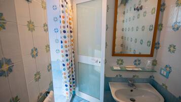 Dreibettzimmer, Nichtraucher | Badezimmer