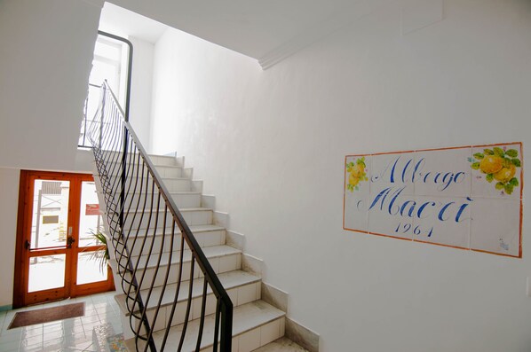 Interior - Albergo Macrì (Ischia)