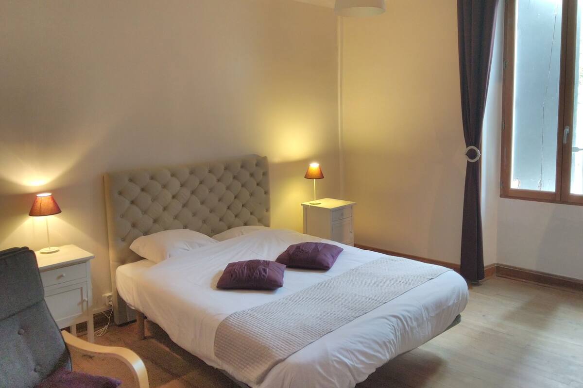 Classic Double Room, Ensuite, Courtyard View (Viollet le Duc)