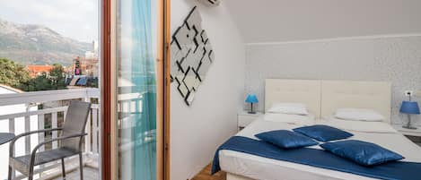 Basic Studio, Balcony, Sea View | Desk, free WiFi, bed sheets