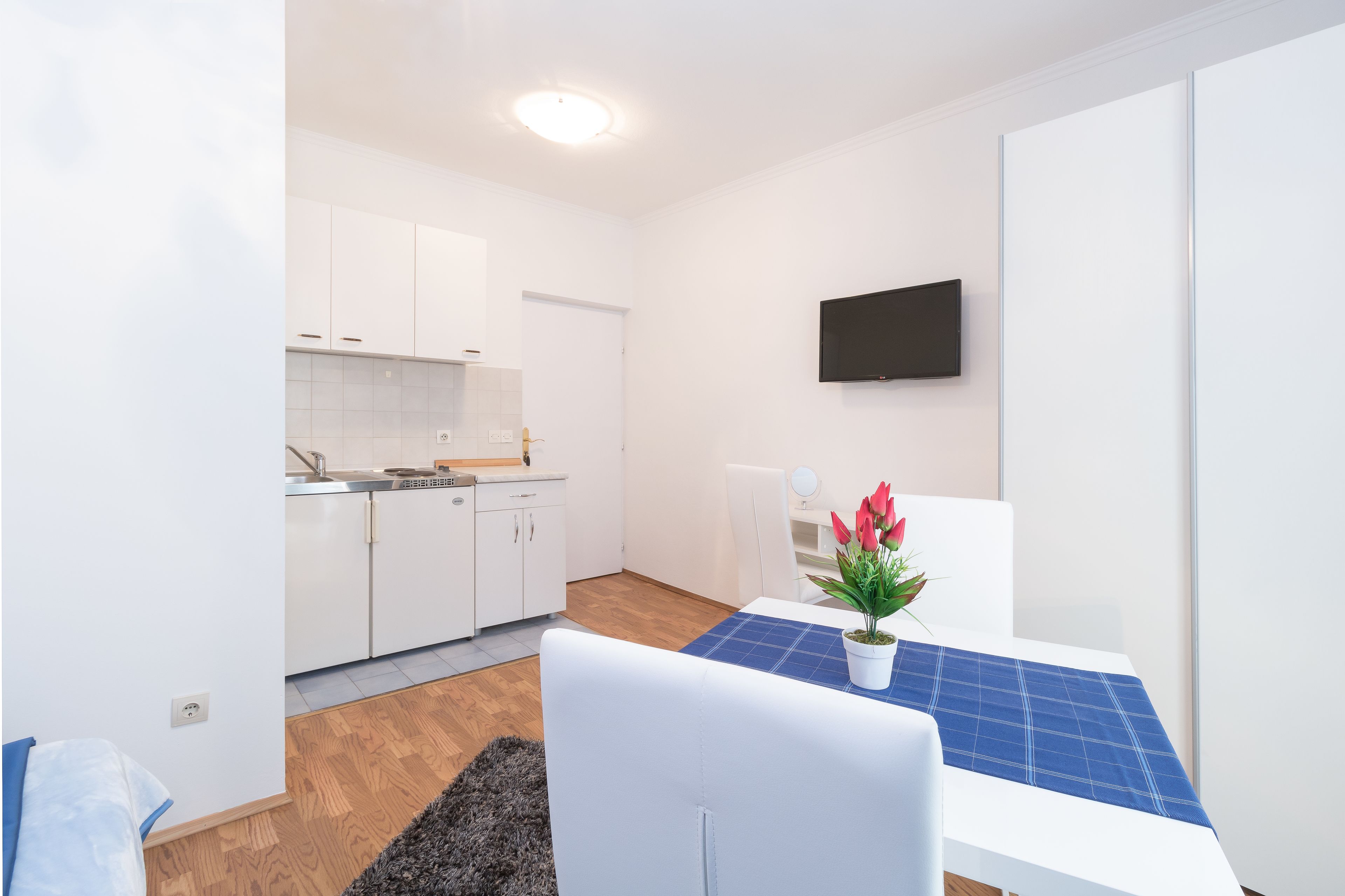 Classic Studio | In-room dining