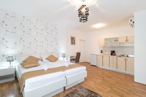 Classic Studio, Partial Sea View | Desk, free WiFi, bed sheets - Villa Voinic 3 (Konavle)