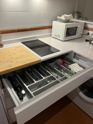 Refrigerador, microondas, horno y lavavajillas