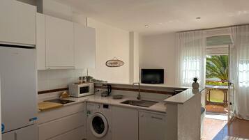 Réfrigérateur, micro-ondes, four, lave-vaisselle