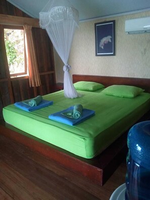 Deluxe Room (Jungle Sea View) | Desk, rollaway beds