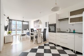 Apartment | Private kitchenette - Rondo ONZ- Jana Pawla II 20 (Warsaw)