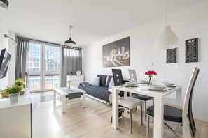 Apartment | Living area - Rondo ONZ- Jana Pawla II 20 (Warsaw)