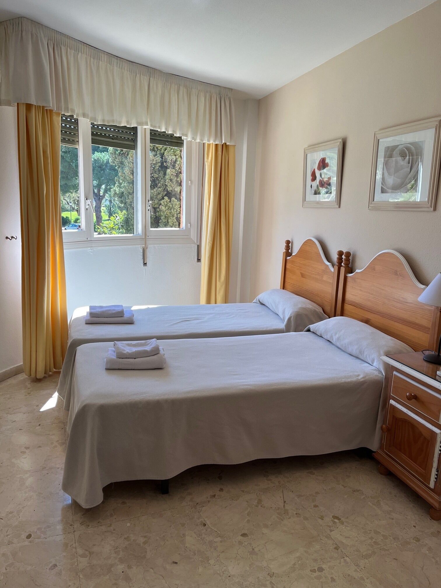 Leilighet, 1 soverom, aircondition, hageutsikt | Blendingsgardiner, strykejern/-brett, barnesenger og wi-fi (inkludert)