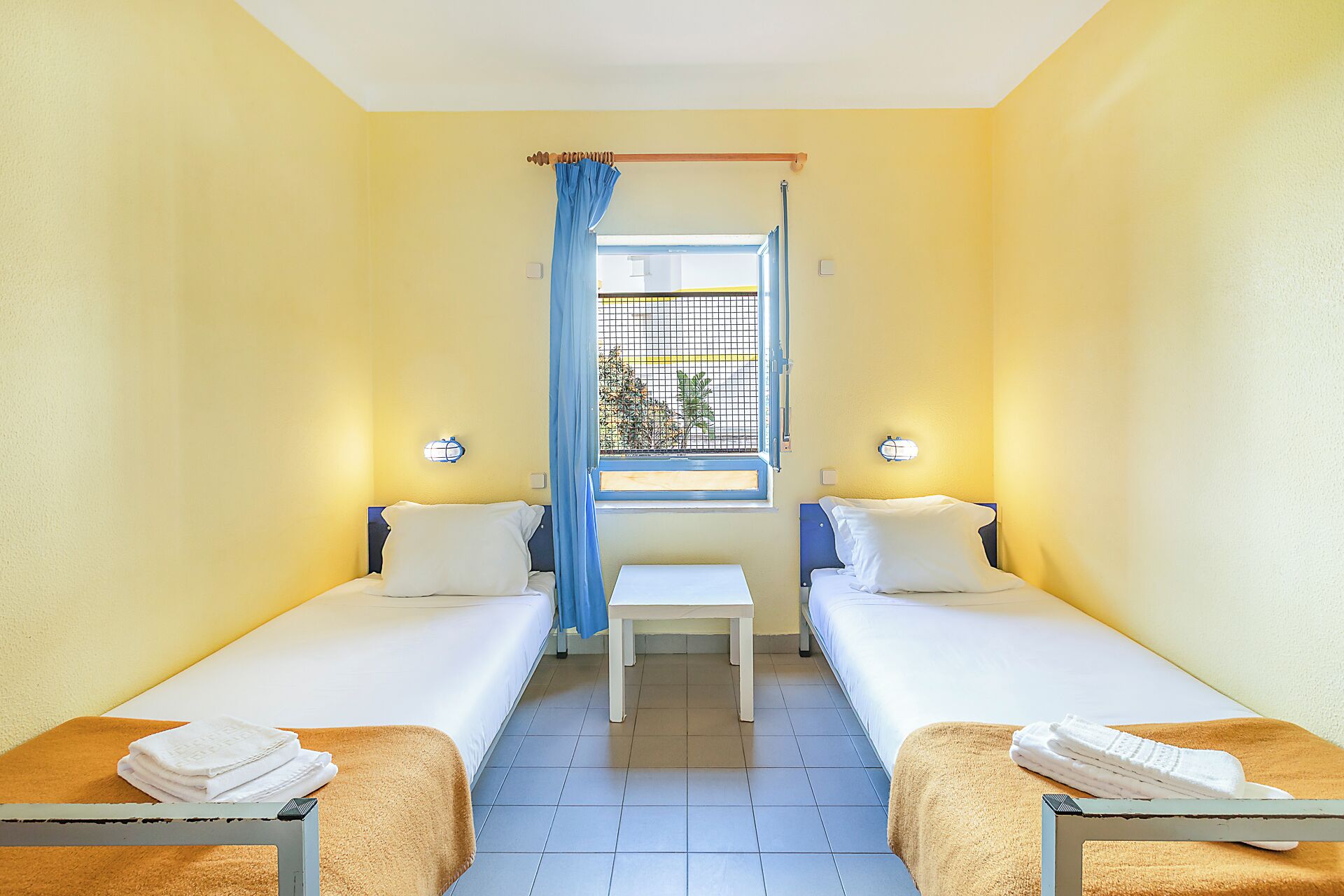 Twin Room, Shared Bathroom | Free WiFi, bed sheets