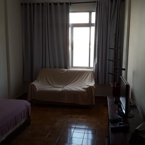 Apartamento, varias camas, no fumadores | Sala de estar | Una televisión