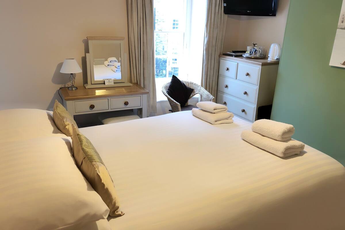 Standard Double Room | Free WiFi, bed sheets