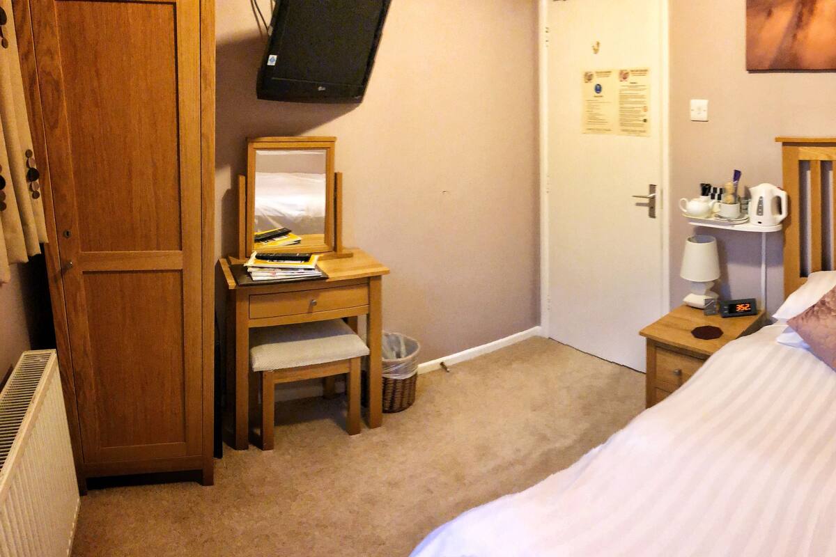 Standard Single Room | Free WiFi, bed sheets