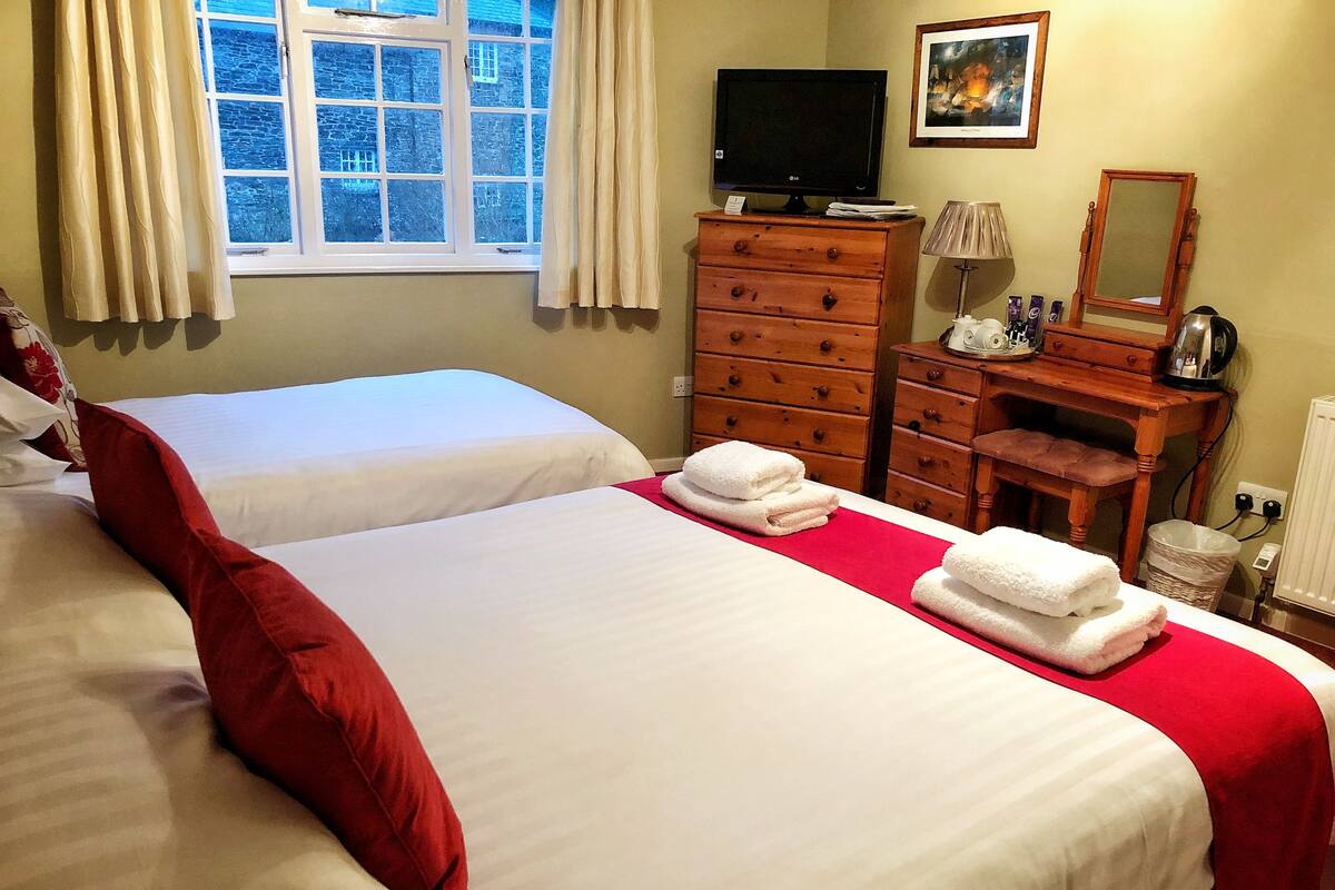 Standard Twin Room | Free WiFi, bed sheets