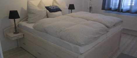 1 bedroom, desk, bed sheets