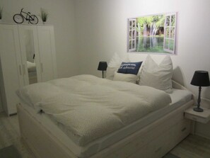 1 bedroom, desk, bed sheets